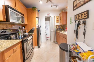 536 NW 114th Ave-Unit -101 in Doral, FL - Building Photo - Building Photo