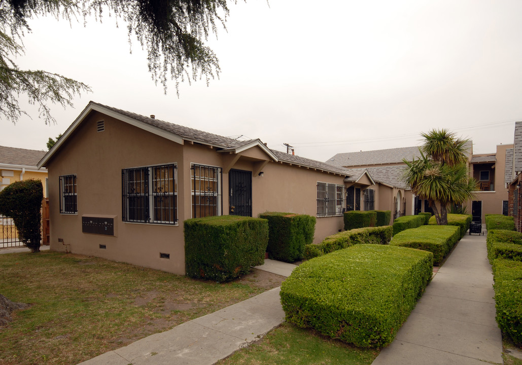 923-929 W 75th St in Los Angeles, CA - Building Photo