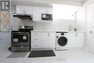 20 Sonmore Dr in Toronto, ON - Building Photo - Building Photo