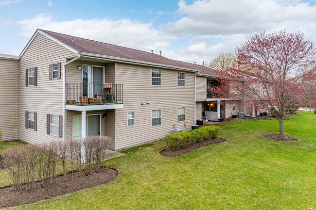 Victorian Apartments in Streamwood, IL - Foto de edificio - Building Photo