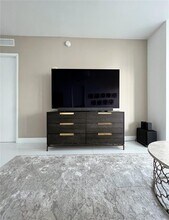 15811 Collins Ave, Unit 507 in North Miami Beach, FL - Building Photo - Building Photo