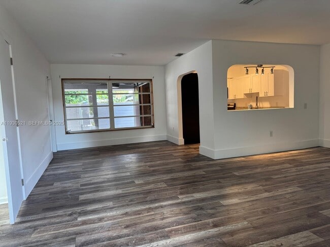 985 NE 115th St in Biscayne Park, FL - Building Photo - Building Photo