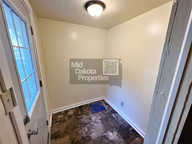 608 S Wisconsin St in Mitchell, SD - Building Photo - Building Photo