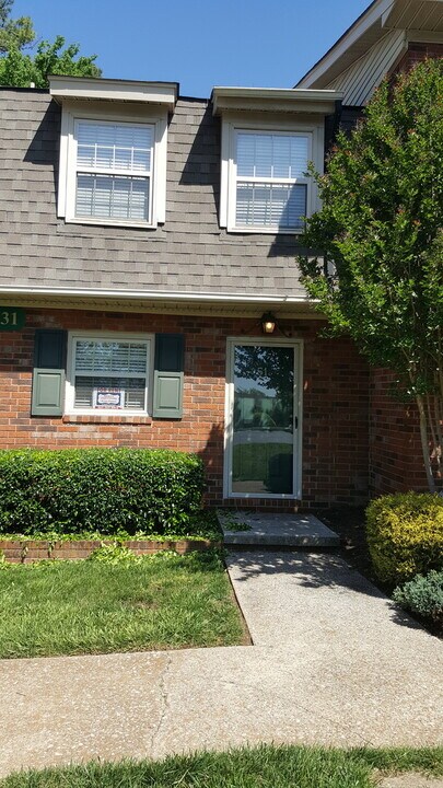6531 Deane Hill Dr in Knoxville, TN - Building Photo