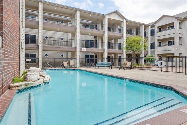 501 W 26th St, Unit 212 in Austin, TX - Building Photo - Building Photo