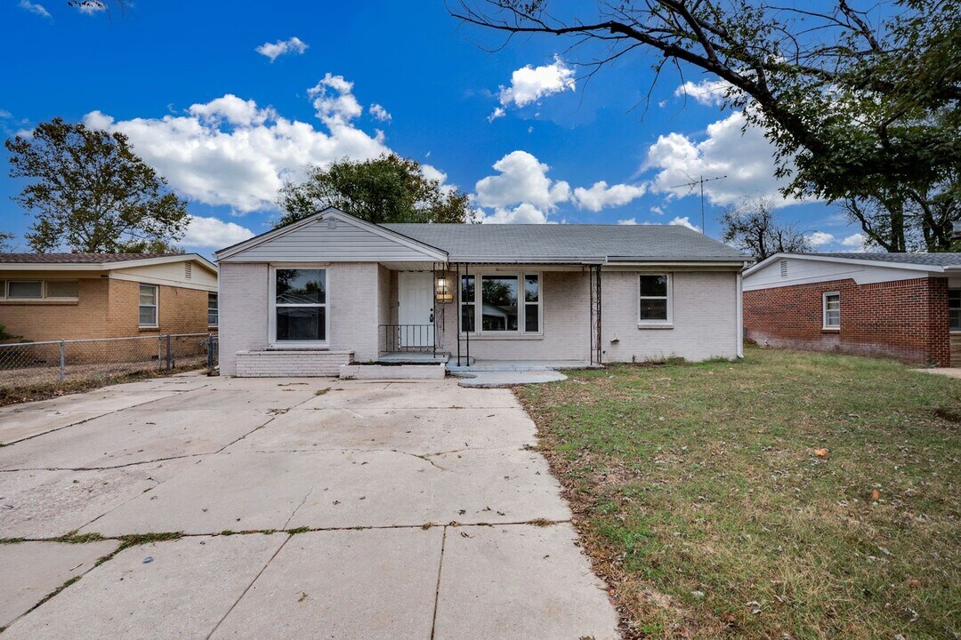 1222 E Del Mar St in Wichita, KS - Building Photo