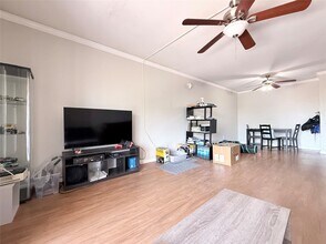 10110 Forum W Dr in Houston, TX - Foto de edificio - Building Photo