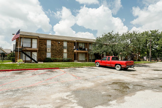 Crystal Springs in Houston, TX - Building Photo - Building Photo