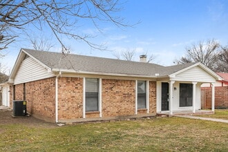 6628 Brookdale Dr in Watauga, TX - Building Photo - Building Photo