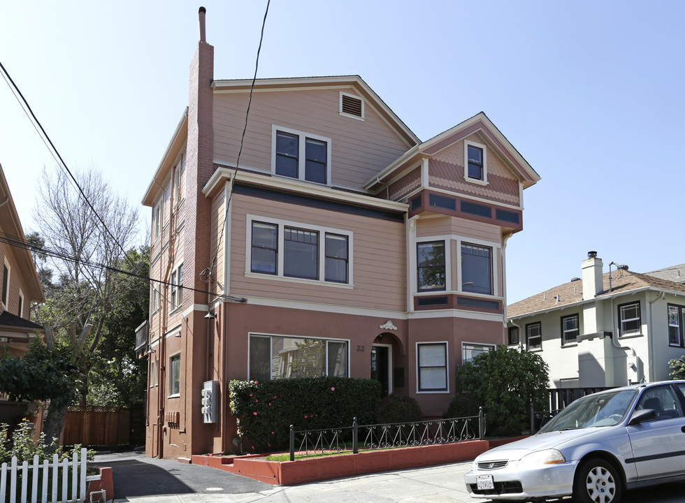 Echo Apartments in Oakland, CA - Building Photo