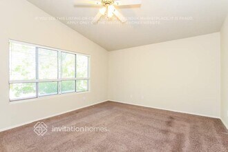 8228 W Harmony Ln in Peoria, AZ - Foto de edificio - Building Photo