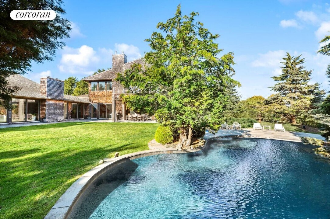 497 Parsonage Ln in Sagaponack, NY - Building Photo