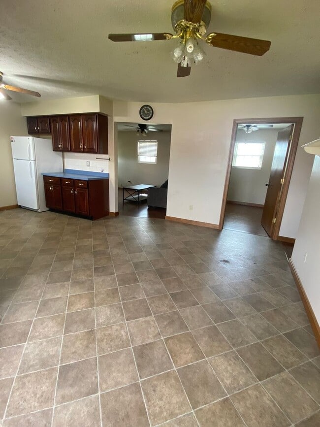 209 Lee St in Belpre, OH - Building Photo - Building Photo