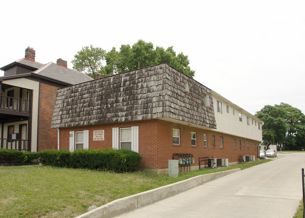 83 E 11th Ave in Columbus, OH - Building Photo
