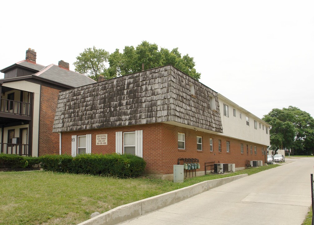 83 E 11th Ave in Columbus, OH - Foto de edificio