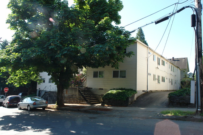 230 SW Gaines St in Portland, OR - Foto de edificio - Building Photo