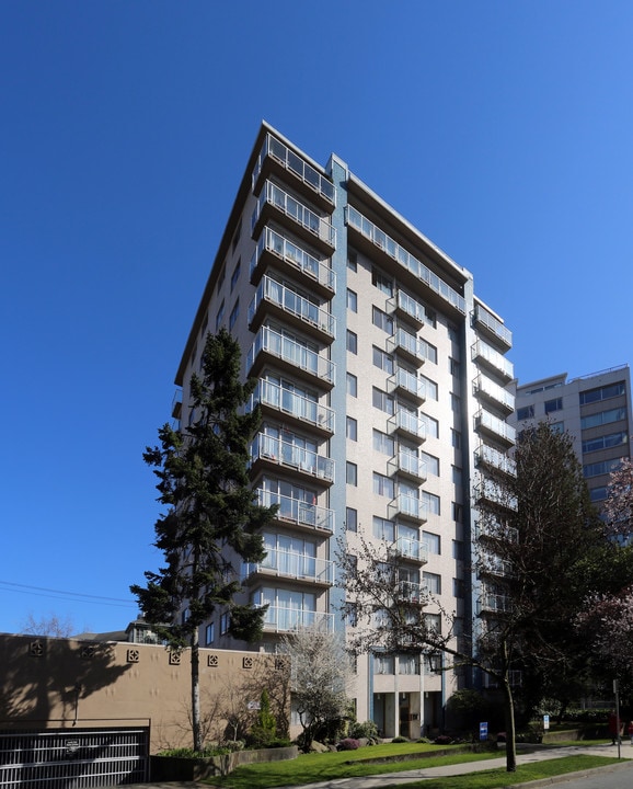 Eagle Crest Apartments in Vancouver, BC - Building Photo