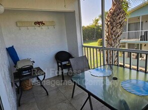 8127 Country Rd, Unit #206 in Ft. Myers, FL - Foto de edificio - Building Photo