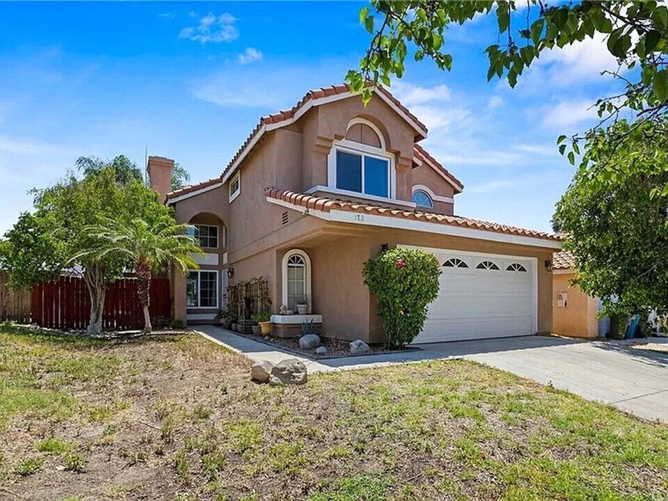 172 N Nebraska St in Lake Elsinore, CA - Building Photo