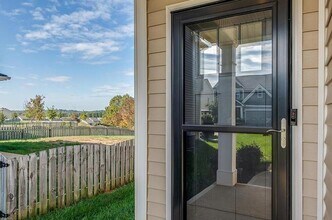 8810 Douglas Palace Ct in Charlotte, NC - Building Photo - Building Photo