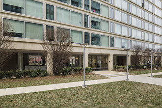 Waterfront Tower in Washington, DC - Foto de edificio - Building Photo