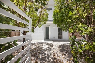 3823 Thomas Ave in Miami, FL - Building Photo