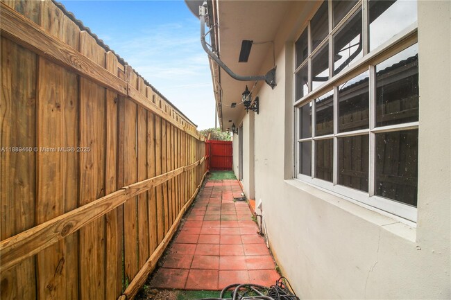 5191 NW 2nd Terrace in Miami, FL - Building Photo - Building Photo