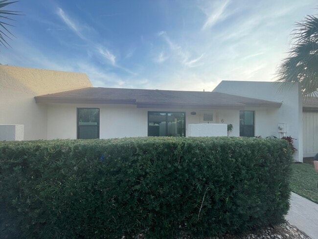 6 Chelsea Ln in Boynton Beach, FL - Foto de edificio - Building Photo