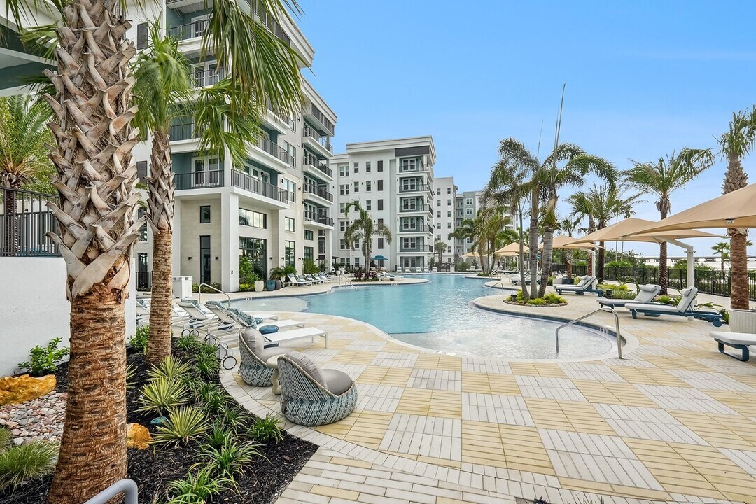 Linz Bayview in Clearwater, FL - Foto de edificio