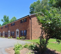 North Point and Hallmark Apartments in Lexington, NC - Foto de edificio - Building Photo