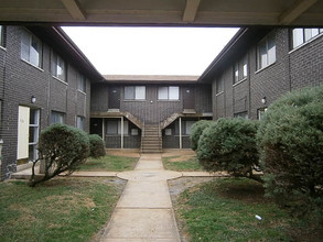 Poplar Gardens Apartments in Riverview, MO - Building Photo - Other