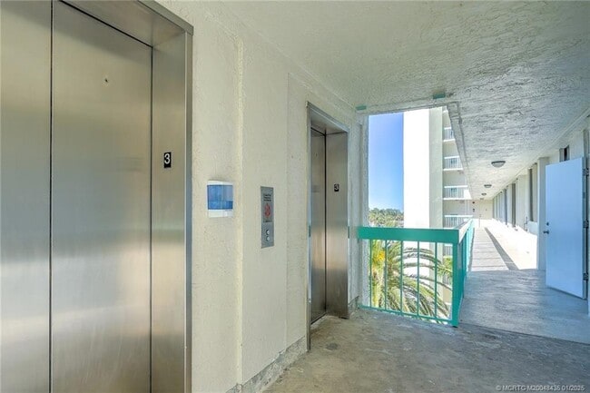 9940 S Ocean Dr