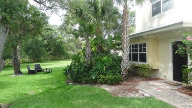 3926 Sabal Way in Fort Pierce, FL - Foto de edificio - Building Photo