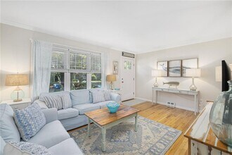 133 Carroll Ave in Newport, RI - Building Photo - Building Photo