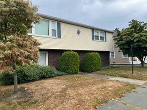 174 Lynn St, Unit #2 in Peabody, MA - Building Photo - Building Photo