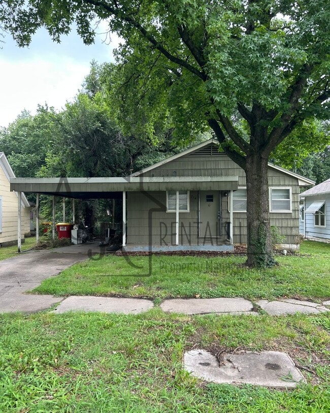 property at 714 S Chestnut St