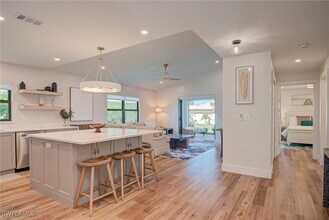 577 98th Ave N in Naples, FL - Building Photo - Building Photo