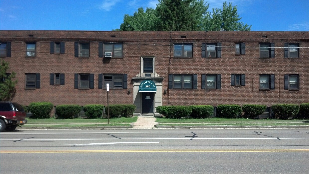 280 E 38th St in Erie, PA - Building Photo