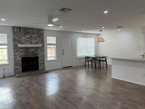 8402 Priest River Dr in Round Rock, TX - Foto de edificio - Building Photo