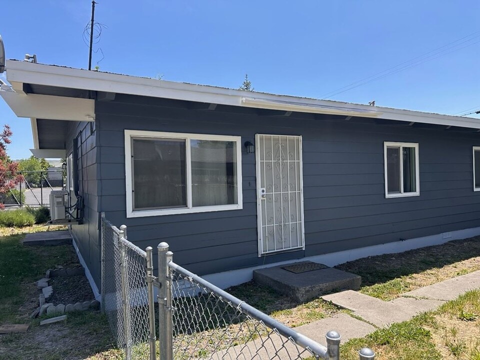 2424 Union Ave in Klamath Falls, OR - Building Photo