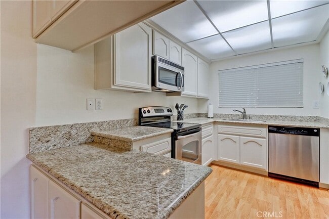 3249 San Amadeo, Unit O in Laguna Woods, CA - Foto de edificio - Building Photo