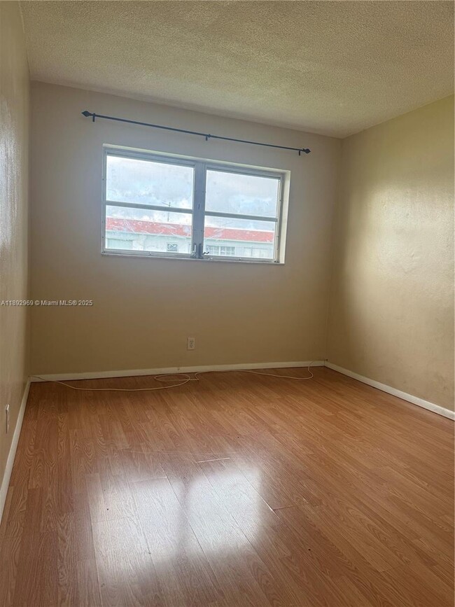 1400 NW 43 Terrace in Lauderhill, FL - Building Photo - Building Photo
