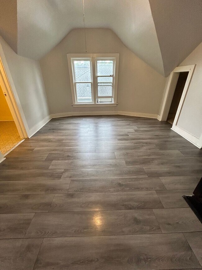 1616 Prospect St-Unit -Upper in La crosse, WI - Building Photo - Building Photo