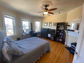 176 Elm St, Unit 2 in North Cambridge, MA - Foto de edificio - Building Photo