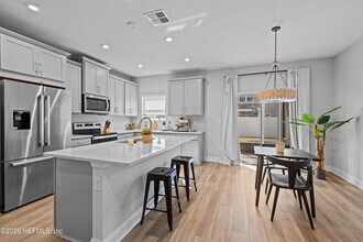 12050 Calvesta St in Jacksonville, FL - Building Photo - Building Photo