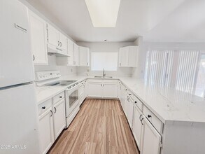 7027 W Cherry Hills Dr in Peoria, AZ - Foto de edificio - Building Photo