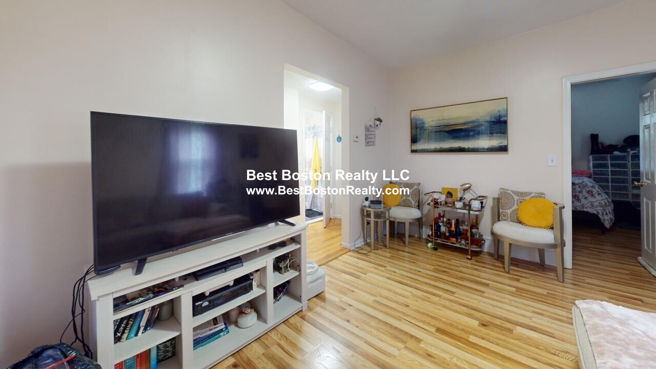 19 Harvard St in Everett, MA - Building Photo