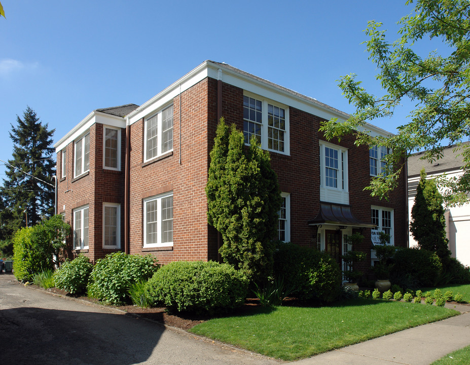 360 W 13th Ave in Eugene, OR - Building Photo