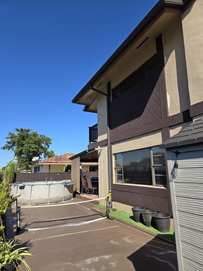 1397 W 38th Pl in Hialeah, FL - Foto de edificio - Building Photo