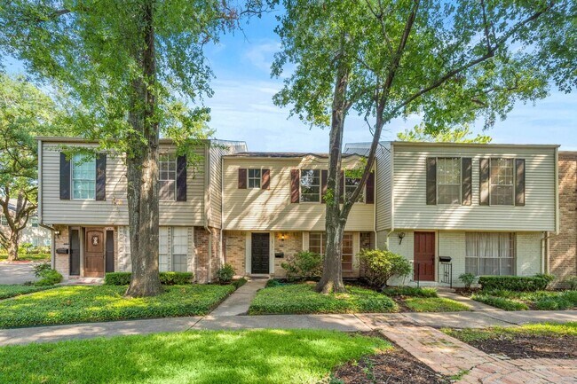 property at 12913 Trail Hollow Dr